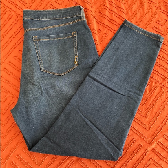 Blue Skinny Jeans with Stretch and Faded Wash - Picture 2 of 4